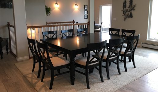 SeaScape lodge dining room with 10 seat table